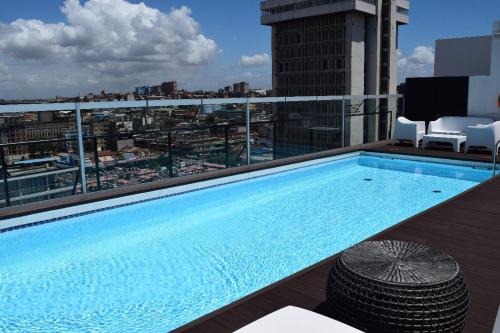 Bazén v ubytování ONOMO Hotel Maputo nebo v jeho okolí