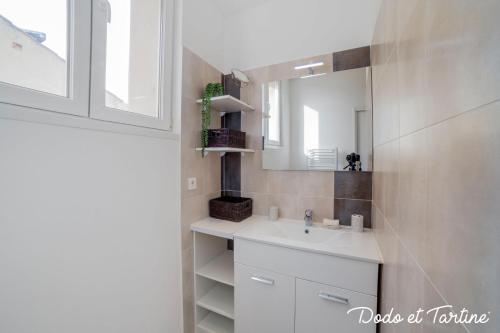 a bathroom with a sink and a mirror at Comfy 1 bedroom close to the station - Dodo et Tartine in Toulon