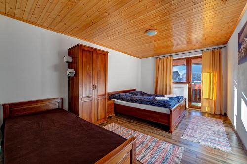 Tempat tidur dalam kamar di Apartment Lazoň