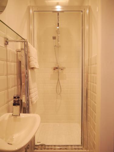 Un baño de Guestling Hall Hotel