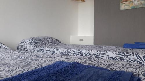 Postel nebo postele na pokoji v ubytování DEPARTAMENTOS SAAVEDRA dto 3 y 4
