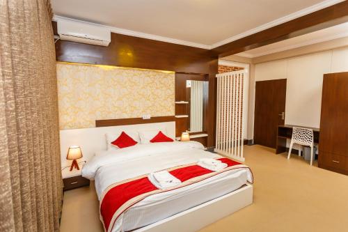 Postel nebo postele na pokoji v ubytování Feel Like Home Nepal