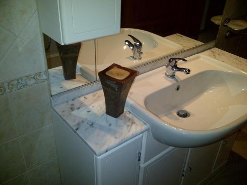 a bathroom with a sink and a sink at B&B A Casa di Mael in San Costanzo