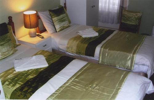 Ένα ή περισσότερα κρεβάτια σε δωμάτιο στο Citadel House Hotel