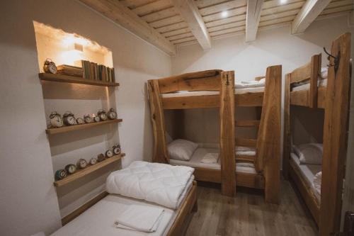- une chambre avec 2 lits superposés dans l'établissement Chalupa u dvou studánek, à Horní Orlice