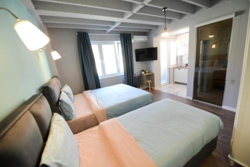 Ένα ή περισσότερα κρεβάτια σε δωμάτιο στο Skopje Arch Residence