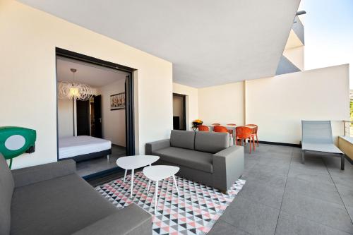 Posezení v ubytování Domaine du Frassu, T2 standing, plage à pied