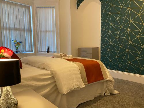 Ένα ή περισσότερα κρεβάτια σε δωμάτιο στο Heaton Park Road Professional Lets