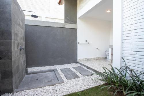 Gallery image of White Studio, villa with private pool Canggu in Canggu