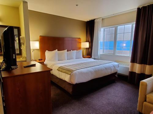 a hotel room with a large bed and a window at Country Inn & Suites by Radisson, Bend, OR in Bend
