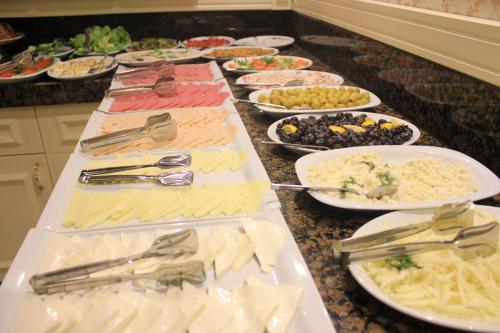 Comida en o cerca de este hotel