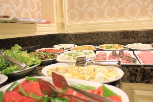 Comida en o cerca de este hotel