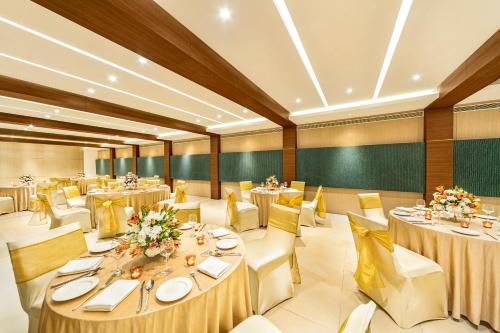 カーキナーダにあるGrand Kakinada by GRT Hotelsのギャラリーの写真