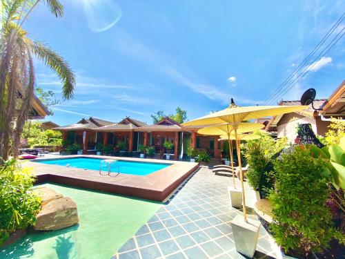 Bazén v ubytování Khum Lanna Boutique Hotel nebo v jeho okolí