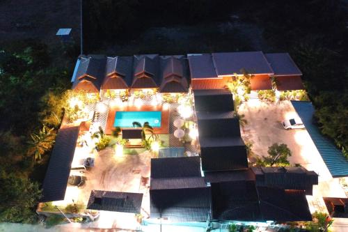 Bazén v ubytování Khum Lanna Boutique Hotel nebo v jeho okolí