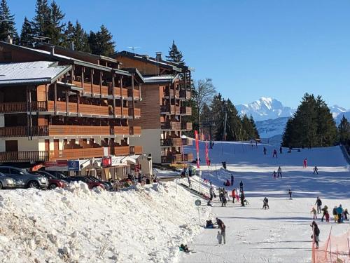 a ski lodge with a bunch of people in the snow at Les Terrasses de Tresserve in Aix-les-Bains