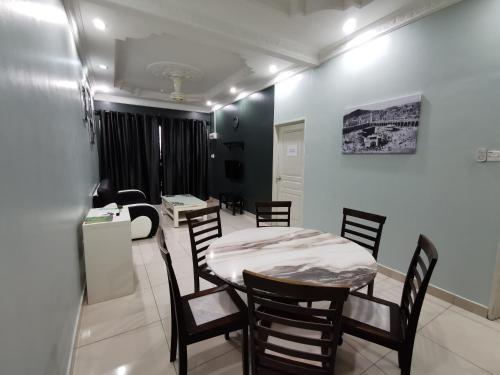 a dining room with a table and chairs at DF ZaheenulFitri Homestay (Muslim Homestay) in Seremban