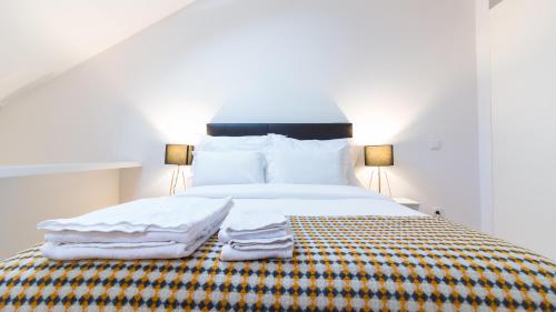 Postel nebo postele na pokoji v ubytování Oporto Near Palace