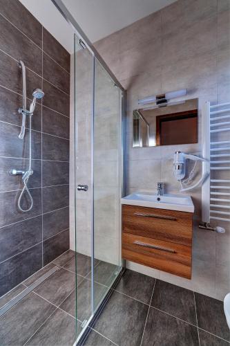 a bathroom with a shower and a sink at Apartment Lazoň in Pavčina Lehota