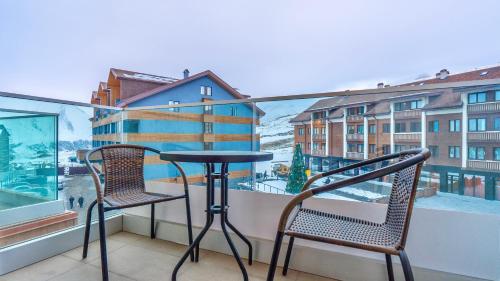 Ein Balkon oder eine Terrasse in der Unterkunft GVC 301 New Gudauri