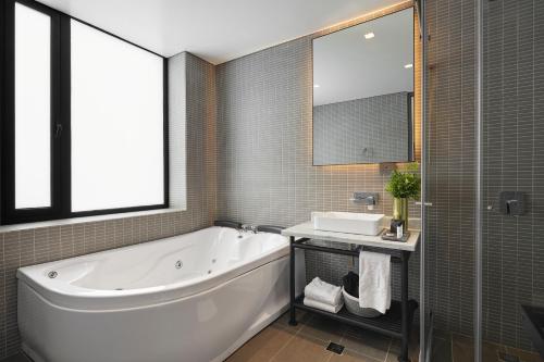 Koupelna v ubytování 14 Urban Hotel