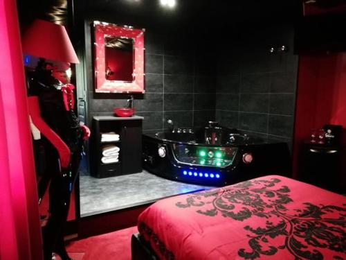 Katil atau katil-katil dalam bilik di SWEETS-DREAMS-Amiens-Picardie-insolite-balneo-week-end-amoureux