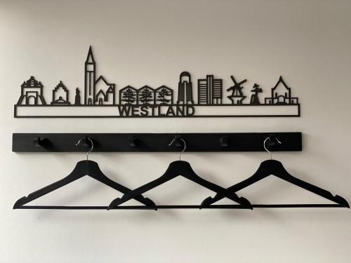 a black shelf with cities on the wall at B&B Bij tante Teun in Naaldwijk