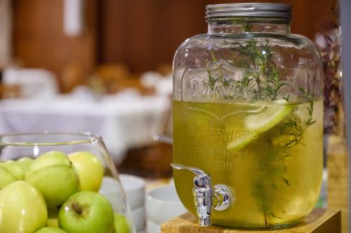 a jar of lemonade next to a glass of apples at SDivine Fatima Hotel, Congress & Spirituality in Fátima