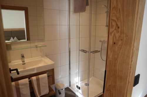 a bathroom with a shower and a sink at Alpenhof Annaberg in Annaberg im Lammertal