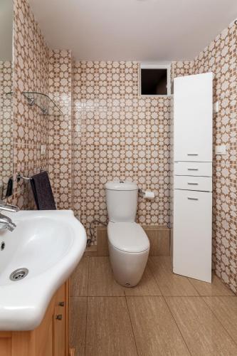 a bathroom with a toilet and a sink at Apartamentos El Llombo in Ontinyent