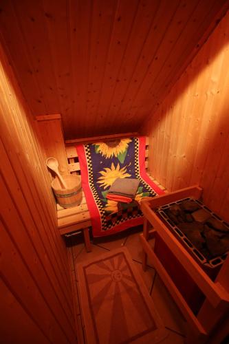 an overhead view of a sauna with a blanket at Ferienwohnung Lange in Kurort Jonsdorf