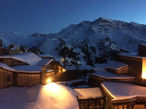 a resort in the snow at night with a mountain at Coquet studio Quartier Falaise superbe vue in Avoriaz