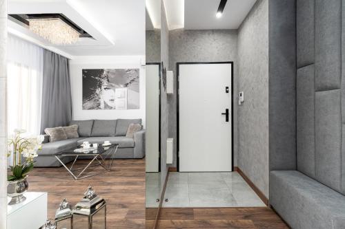a living room with a couch and a door at Crystal Luxury Apartments Rakowicka 20H in Krakow