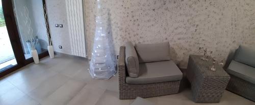 a living room with a chair and a clear object at B&B LE BACETTE in Caprarola
