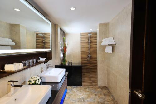 Ванна кімната в Samui Palm Beach Resort - Lead by Celes Samui