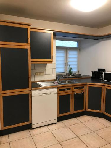 Una cocina o cocineta en Zum Burgblick