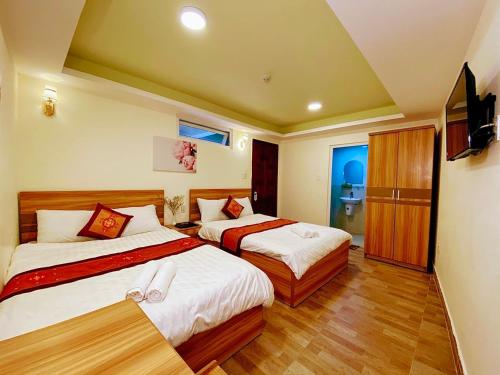 Giường trong phòng chung tại Vanilla Dalat Hotel