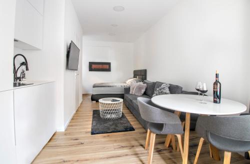Main Square Modern Apartments