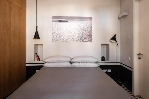 Кровать или кровати в номере KUCCA Boutique Townhouse