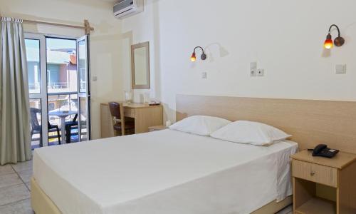 Ein Bett oder Betten in einem Zimmer der Unterkunft Cosman Hotel