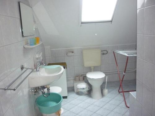 a small bathroom with a sink and a toilet at Barbara Apartmanház in Kehidakustány