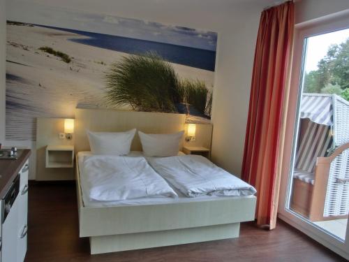 a bedroom with a bed with a view of a balcony at Fewo mit Terrasse in Gelbensande