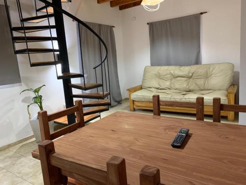 a living room with a couch and a table at Posada La Candelaria in Cosquín