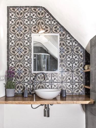 a bathroom with a sink and a mirror on a wall at Lober´s Ferienhaus **** in Bretzenheim