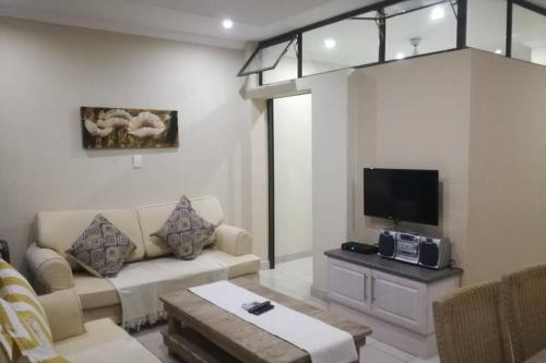 Μια τηλεόραση ή/και κέντρο ψυχαγωγίας στο Cabanas 64