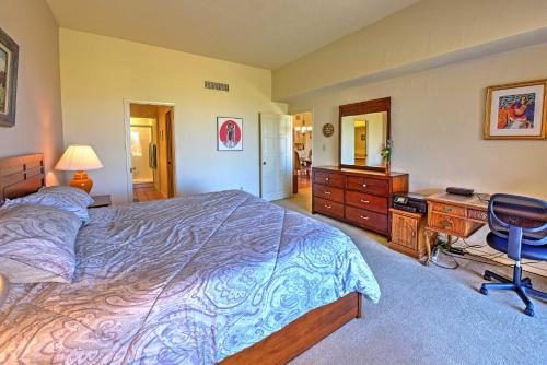 Postel nebo postele na pokoji v ubytování Borrego Springs Condo with Private Patio and Views!