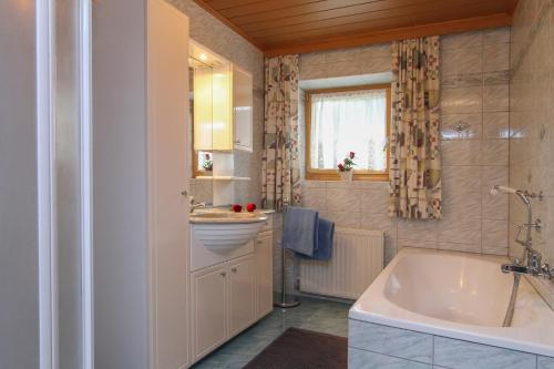 A bathroom at Haus Zehentner