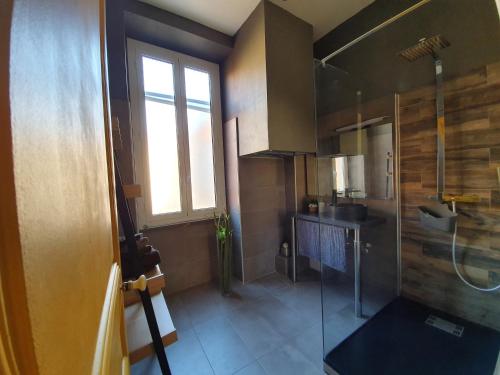 a small kitchen with a sink and a window at ZARA in Menton