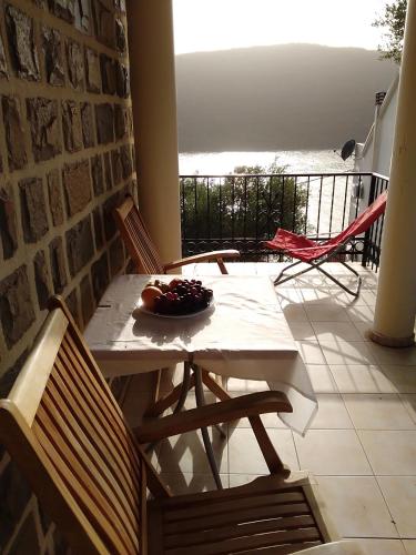 Uma varanda ou terraço em Apartment Bigovo