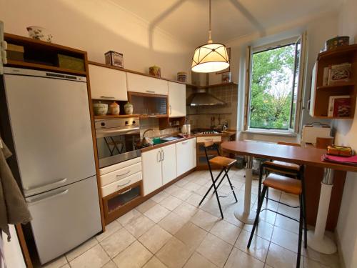 A kitchen or kitchenette at OB1 Vacanze Romane